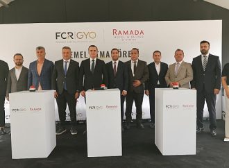 FCR GYO otel projesinin temelini attı!
