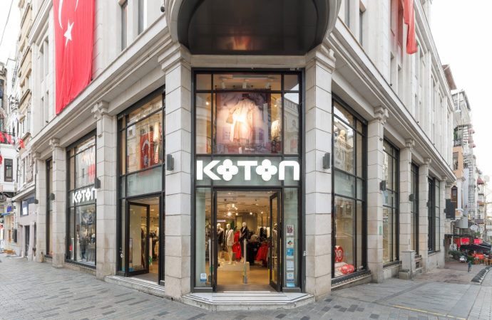 Koton 2025 yılında 1,7 milyar TL esas faaliyet kârı ve 3,5 milyar TL serbest nakit akışı gerçekleştirdi. FAVÖK marjı %24’e yükseldi.