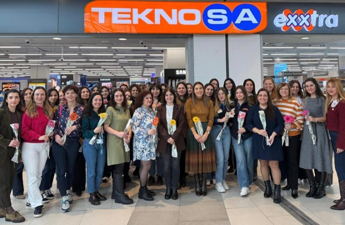 Teknosa 8 Mart’ı Kadın Çalışanlarıyla Birlikte Kutladı