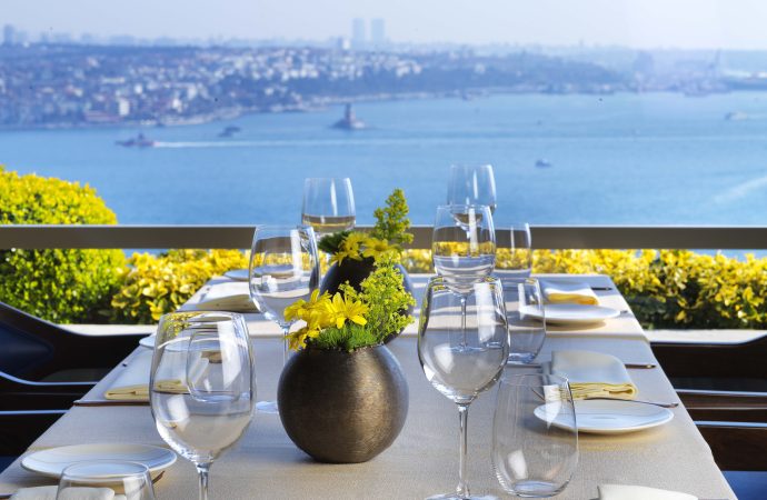 Izaka Terrace Menüsü Her Ay Mevsimin En Taze Ürünleriyle Şekilleniyor