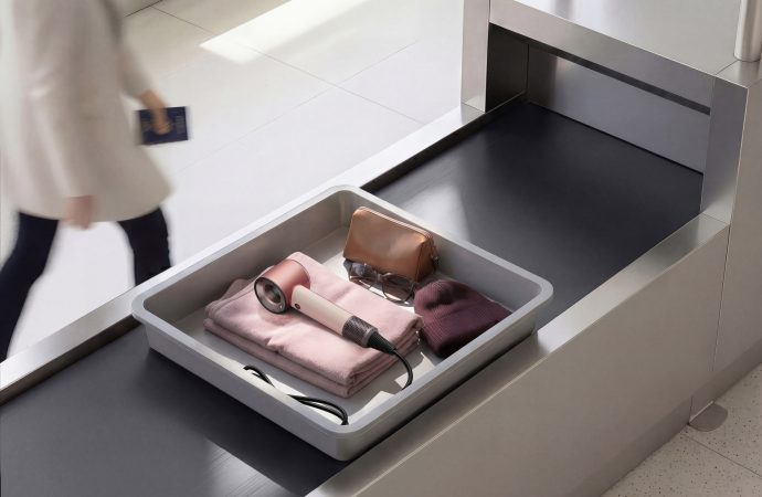 Dyson Supersonic™ Travel; Gücünden Ödün Vermeden, Yüzde 32 Daha Küçük, Yüzde 25 Daha Hafif