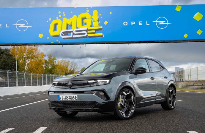 Opel’in En Hızlı Elektriklisi Mokka GSE Türkiye’de!