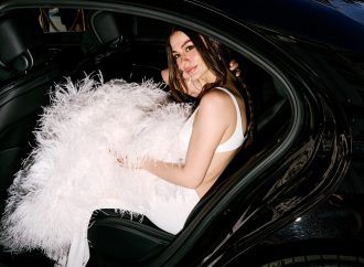 Dünya Sahnesine Trendyolmilla İmzasıyla Çıktı. Demet Özdemir Cannes Kırmızı Halısında