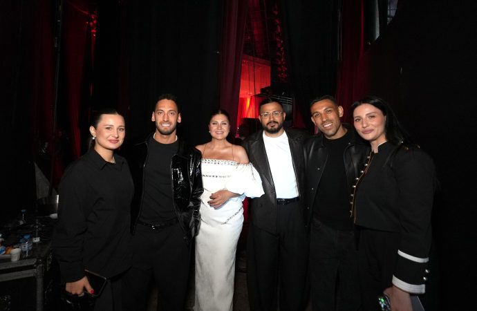 Hakan Çalhanoğlu ve İrfan Can Kahveci’den Sibel Can’a Harbiye Çıkarması!