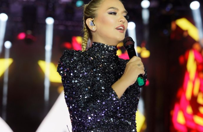 Demet Akalın’dan Aydın’da Rekor Gece! 45 Bin Kişiyle Festival Alanını Doldurdu