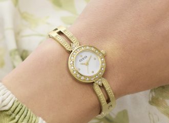GUESS Cassidy ile Işıltı Stilinin Bir Parçasına Dönüşüyor