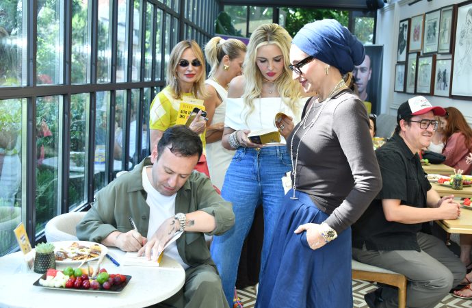 Özgür Aras’ın 14’üncü Kitabı “Artık Üzülmeden Önce Düşüneceğim” Görkemli Bir Davetle Tanıtıldı
