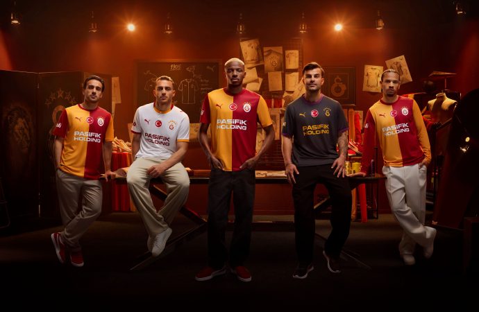 Galatasaray’ın Yeni Sezon Formaları Tanıtıldı
