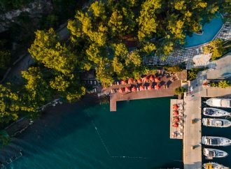 Ege ve Akdeniz’de Sarı Yazın Ritmi: Güllü Konakları ve Martı Hemithea’da Gastronomi, Doğa ve Tarihle İç İçe Bir Sonbahar