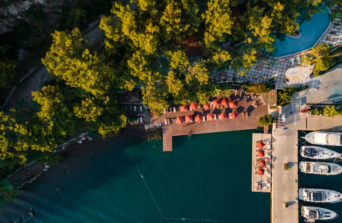 Ege ve Akdeniz’de Sarı Yazın Ritmi: Güllü Konakları ve Martı Hemithea’da Gastronomi, Doğa ve Tarihle İç İçe Bir Sonbahar