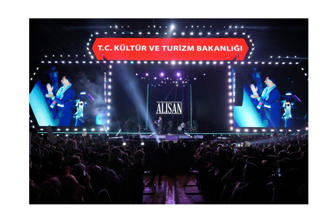 Türkiye Kültür Yolu Festivali Alişan’dan Erzurum’da Türkü Dolu Festival Akşamı