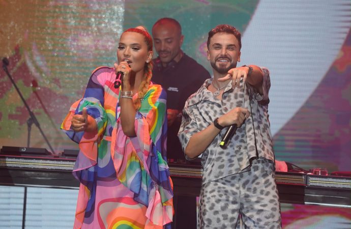 Demet Akalın, Sefo ve LVBEL C5 Bodrum’u Salladı
