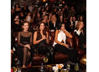 Serenay Sarıkaya, Le Défilé’de Podyumunda Paris’i Büyüledi…