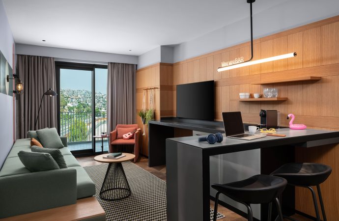 İzmir’in Yeni Kıyısında Yeni Bir Dönem; Moxy İzmir Kapılarını Açıyor