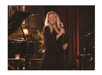 Ebru Aydın’dan Caz Çıkarması!